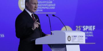 HRW ve en la orden de arresto a Putin el primer paso para acabar con la impunidad