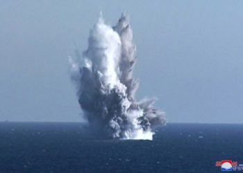 Pionyang dice haber probado dron submarino para generar tsunamis radiactivos