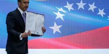 La producción petrolera de Venezuela baja un 3,8 % en febrero, según la OPEP