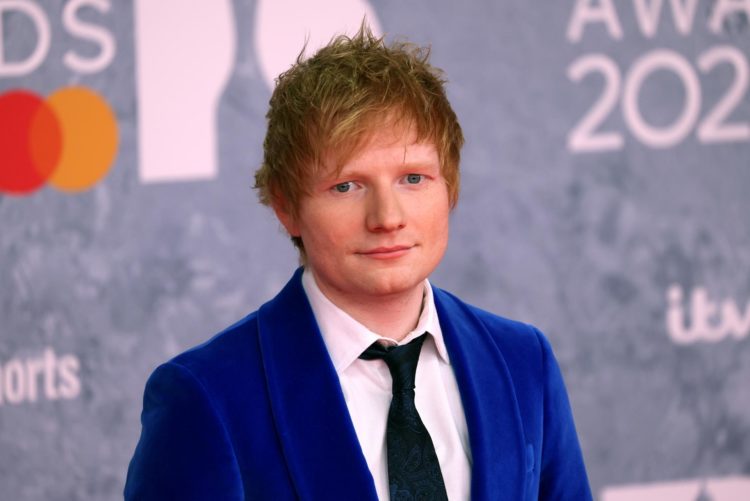 Ed Sheeran llega para la 42ª ceremonia de los Brit Awards en el O2 Arena de Londres, el 8 de febrero de 2022. EFE/EPA/VICKIE FLORES