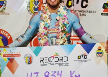 Edwin Torres  es el nuevo dueño de la mejor marca de la hora en pista  
