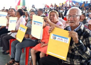 Alcaldía entregó 219 títulos de tierras a habitantes de urbanización Don Rómulo Betancourt en Valera