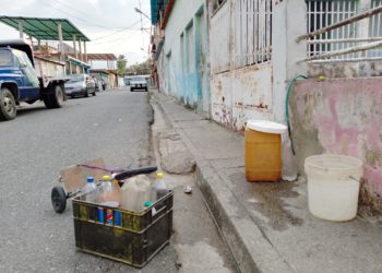 Vecinos del Valle de San Luis reportan tener ocho días sin servicio de agua potable