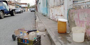 Vecinos del Valle de San Luis reportan tener ocho días sin servicio de agua potable