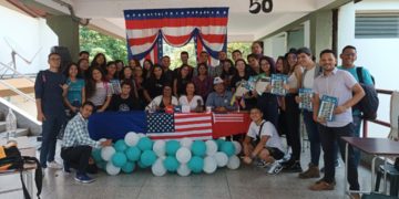 Estudiantes del NURR celebran el día del presidente estadounidense