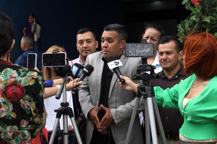 Gregory Lozada, síndico procurador del municipio Junín, acompañado de autoridades de la Alcaldía y Concejo Municipal. Foto: Carlos Eduardo Ramírez