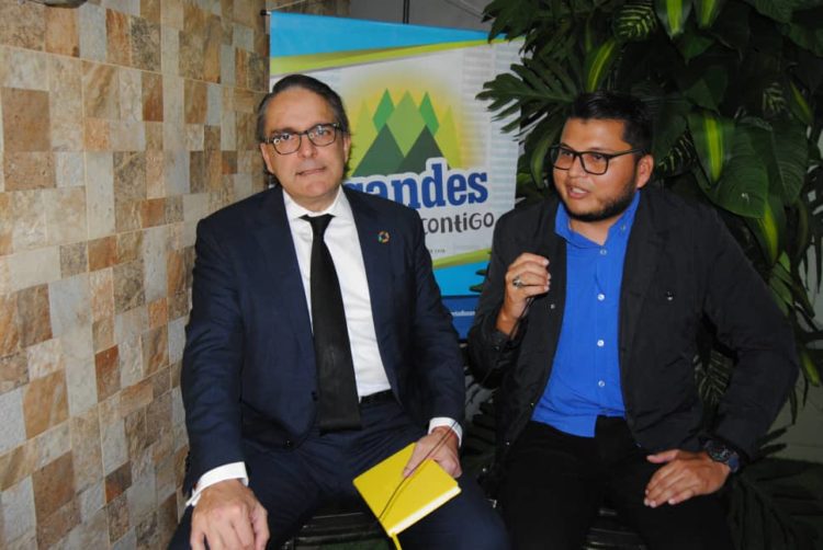 El presidente de Fedecámaras Carlos Fernández, entrevistado por Alexander González. Foto: Alexander Viloria