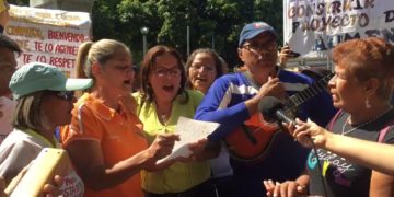 Educadores recitan copla para exigir sus salarios: «ya basta de tantas burlas»