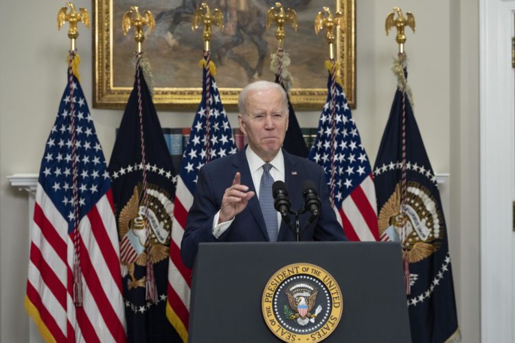 El presidente de los Estados Unidos, Joe Biden, fue registrado este lunes, 13 de marzo, durante una alocución acerca del colapso del banco Silicon Valley, en la Casa Blanca, en Washington DC (EE.UU.). EFE/Chris Kleponis/Pool