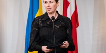 Varios países aliados discuten el envío de aviones a Ucrania, asegura la primera ministra danesa