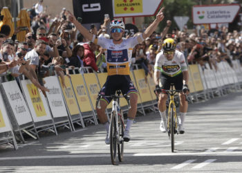 Evenepoel vence en Barcelona; Roglic se lleva la Volta a Catalunya