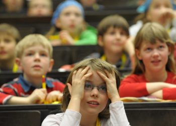 La UE debate cómo atraer a jóvenes a la docencia para paliar la escasez de profesores