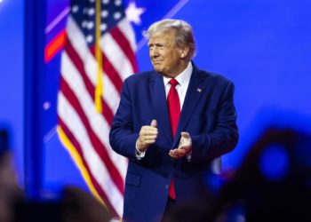 Trump confirma la fractura del Partido Republicano en foro hecho a su medida