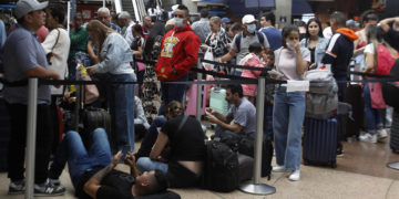 La calma vuelve poco a poco a aeropuertos colombianos tras suspensión de Viva