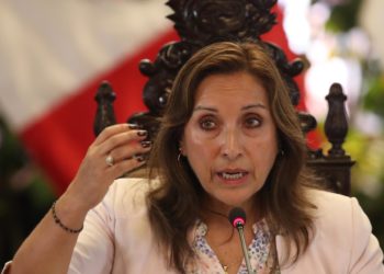 La presidenta de Perú rechaza denuncias de presunta corrupción