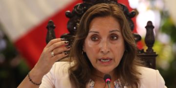 La presidenta de Perú rechaza denuncias de presunta corrupción