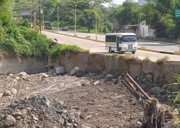 Gobernación realiza trabajos de dragado y limpieza en la quebrada Escuque