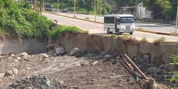 Gobernación realiza trabajos de dragado y limpieza en la quebrada Escuque