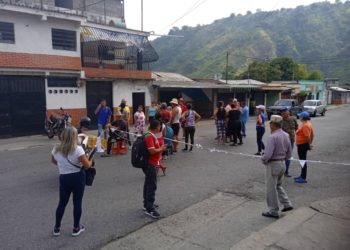 Habitantes del Barrio El Milagro exigen culminación de obra que los ha dejado sin agua