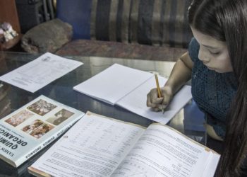 Ver “las tres marías” es un privilegio que pocos estudiantes tienen por la falta de docentes