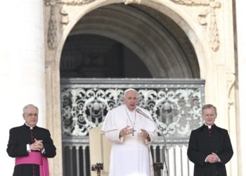 El papa : El agua no puede ser objeto de derroche, abuso o motivo de guerras