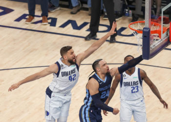 Curry apaga a los Bucks, los Kings se hacen grandes en Phoenix