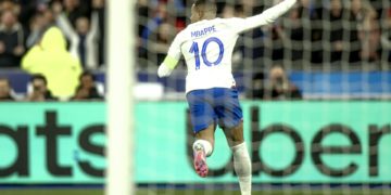 Mbappé iguala con Benzema, Griezmann pone fin a 16 partidos de sequía