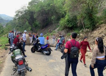 Comunidad San Pedro cierra la vía entre Makroval y El Milagro