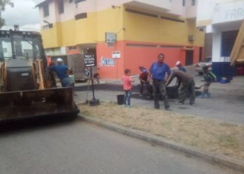 Continúan trabajos de bacheo y arreglo de la Av. Rafael María Hernández en Boconó