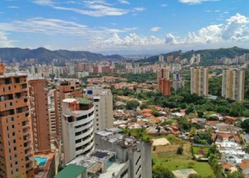 Valencia de aniversario lucha por recuperar su identidad