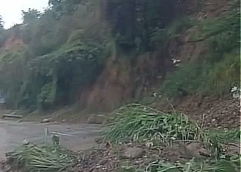 Lluvias causan derrumbes en la entrada a Valera