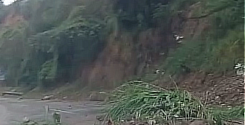 Lluvias causan derrumbes en la entrada a Valera