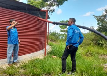 Concejales de Rafael Rangel: Alcaldía «armó y pintó» de rojo viejo tanque australiano y lo presentó ante el CFG como nuevo