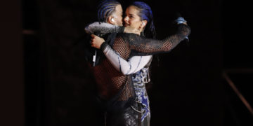 Rosalía derrocha emoción al presentarse junto a Rauw Alejandro en Puerto Rico