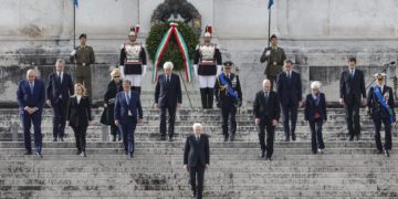 Meloni dice que en la derecha parlamentaria no cabe la nostalgia del fascismo