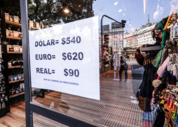 Argentina, sumergida en una nueva incertidumbre por el alza del ‘dólar blue’