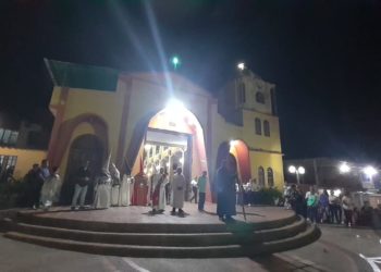 De España a La Cejita Los Penitentes salen en Semana Santa