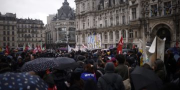 El Constitucional francés valida retrasar la edad de jubilación a los 64 años