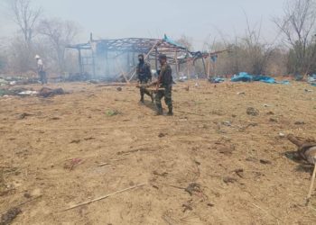 Ascienden a 165 los muertos, entre ellos 19 niños, por un bombardeo en Birmania