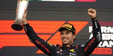 «Checo» Pérez cierra un fin de semana de ensueño ganando el GP de Azerbaiyán