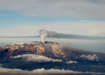 Colombia mantiene la alerta naranja por la actividad del volcán Nevado del Ruiz