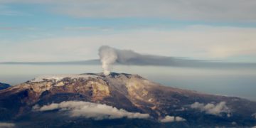 Colombia mantiene la alerta naranja por la actividad del volcán Nevado del Ruiz