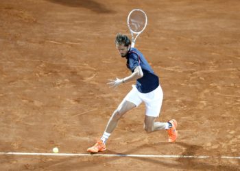 Medvedev sobrevive a dos puntos de partido y gana el pulso a Zverev