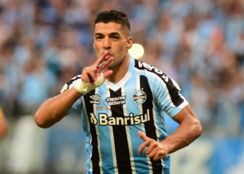 Luis Suárez anota para conseguir con Gremio su primer título en Brasil