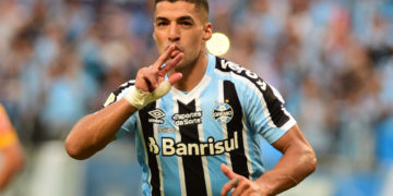 Luis Suárez anota para conseguir con Gremio su primer título en Brasil