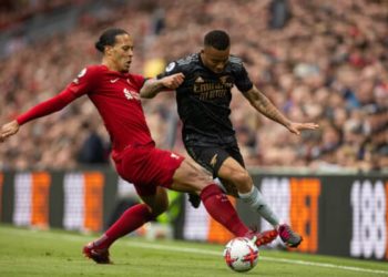 Arsenal dejó escapar la victoria en Liverpool y terminó siendo salvado por Ramsdale