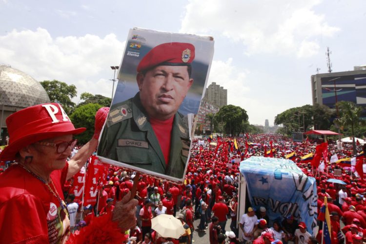 Fotografía de archivo en la que se registró una marcha de simpatizantes del Gobierno del presidente Nicolás Maduro y seguidores de Hugo Chávez, en Caracas (Venezuela. EFE/Cristian Hernández