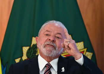 El Gobierno brasileño promete al Congreso reducir a cero el déficit fiscal en 2024
