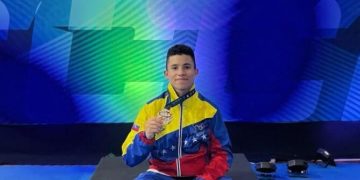 Joven karateka boconés gana medalla de oro en Sudamericano realizado en Brasil
