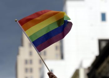 La polémica ley «No digas gay» de Florida se expande hasta la educación media